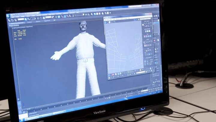Écran d'ordinateur qui affiche un logiciel 3D avec un personnage